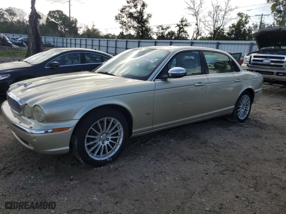 2007 Jaguar XJ with VIN SAJWA79B27SH17894, listed as a Copart auction lot 73415074 with 102,672 mi miles and Clean Title. Bid and sale history available at carsss.com. Image 1.