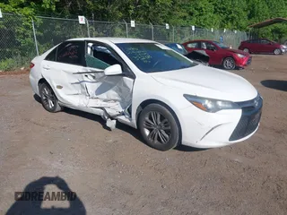 2017 Toyota Camry XLE z VIN 4T1BF1FK4HU332318, wystawiony jako IAAI lot #42204916 z przebiegiem 127 161 mil mil oraz . Historia ofert i sprzedaży dostępna na DreamBid. Obrazek 1.