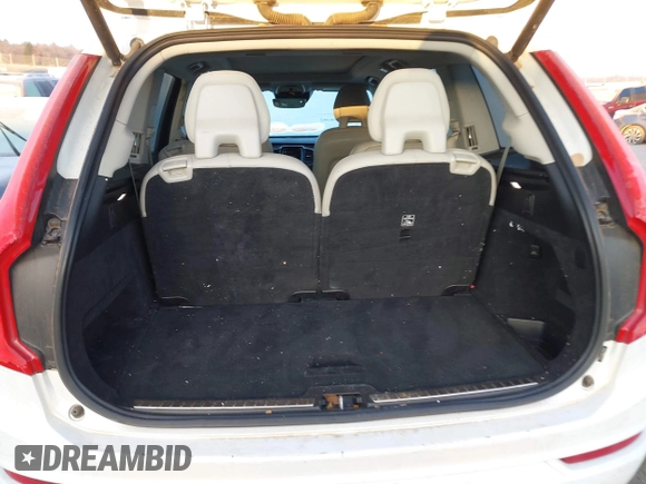 2020 Volvo XC90 Momentum z VIN YV4A221K6L1560952, wystawiony jako IAAI lot #41340408 z przebiegiem 105 731 mil mil oraz . Historia ofert i sprzedaży dostępna na DreamBid. Obrazek 8.