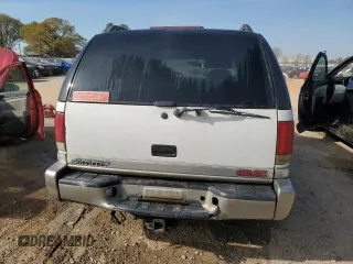 2000 GMC Jimmy Diamond Edition Luxury with VIN 1GKDT13W0Y2131772, listed as a Copart auction lot 50996535 with 256,958 mi miles and Salvage Title. Bid and sale history available at carsss.com. Image 6.