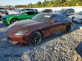 2023 Nissan Z Performance z VIN JN1BZ4BH8PM311058, wystawiony jako Copart lot #74943134 z przebiegiem 26 419 mil mil oraz Czysty tytuł • Clean title. Historia ofert i sprzedaży dostępna na DreamBid. Obrazek 1.