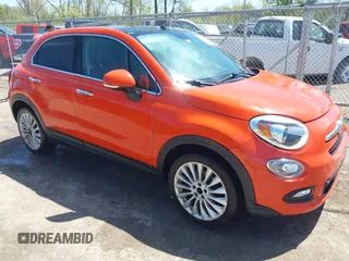 2016 FIAT 500X Lounge z VIN ZFBCFXDT5GP383186, wystawiony jako IAAI lot #42142047 z przebiegiem 163 900 mil mil oraz . Historia ofert i sprzedaży dostępna na DreamBid. Obrazek 1.