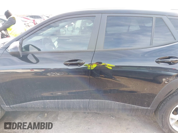 2025 Chevrolet Trax LS with VIN KL77LFEP7SC085237, listed as a IAAI auction lot 41687172 with 11,070 mi miles and . Bid and sale history available at DreamBid. Image 15.