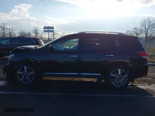 2015 Nissan Pathfinder Platinum with VIN 5N1AR2MM6FC666236, listed as a IAAI auction lot 41364384 with 117,730 mi miles. Bid and sale history available at carsss.com. Image 14.