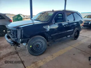 2010 Cadillac Escalade Premium with VIN 1GYUCCEF5AR267391, listed as a Copart auction lot 59050375 with 152,384 mi miles and Salvage title. Bid and sale history available at DreamBid. Image 1.