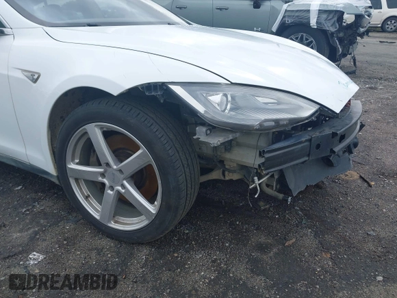 2013 Tesla Model S с VIN 5YJSA1CN0DFP31750, выставлен на аукционе IAAI как лот 41911343 с пробегом 209 664 миль миль и . История ставок и продаж доступна на DreamBid. Изображение 20.