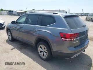 2018 Volkswagen Atlas SE with VIN 1V2KR2CA2JC585922, listed as a IAAI auction lot 42488658 with 105,878 mi miles and . Bid and sale history available at DreamBid. Image 3.