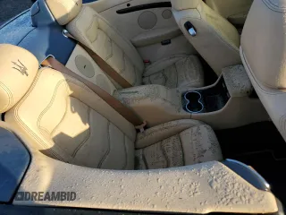 2015 Maserati GranTurismo Sport z VIN ZAM45MMA7F0127538, wystawiony jako Copart lot #75061384 z przebiegiem Nie podano mil oraz Nie do naprawy • Non repairable. Historia ofert i sprzedaży dostępna na DreamBid. Obrazek 10.