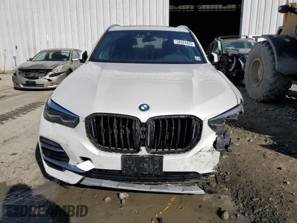 2021 BMW X5 xDrive40i z VIN 5UXCR6C06M9E05607, wystawiony jako Copart lot #52524425 z przebiegiem Nie podano mil oraz Szkoda całkowita • Salvage title. Historia ofert i sprzedaży dostępna na DreamBid. Obrazek 5.