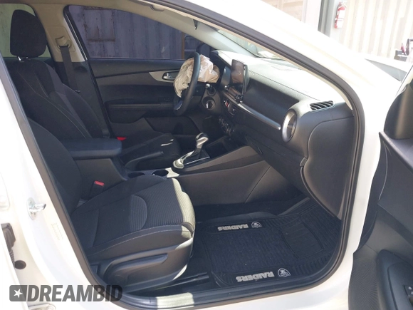 2021 Kia Forte LXS z VIN 3KPF24ADXME348303, wystawiony jako IAAI lot #42082884 z przebiegiem 102 754 mil mil oraz . Historia ofert i sprzedaży dostępna na DreamBid. Obrazek 5.