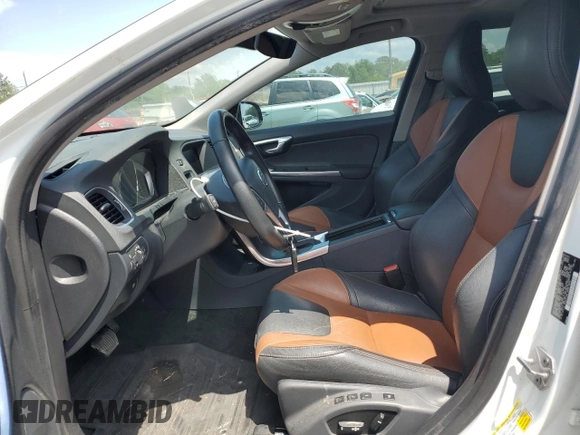2016 Volvo V60 T5 z VIN YV4612HK0G1015978, wystawiony jako Copart lot #54699005 z przebiegiem 95 121 mil mil oraz Czysty tytuł • Clean title. Historia ofert i sprzedaży dostępna na DreamBid. Obrazek 7.