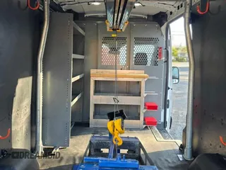 2018 Ford Transit z VIN 1FTBW2CM5JKA75168, wystawiony jako Copart lot #52987495 z przebiegiem 216 104 mil mil oraz Czysty tytuł • Clean title. Historia ofert i sprzedaży dostępna na DreamBid. Obrazek 9.