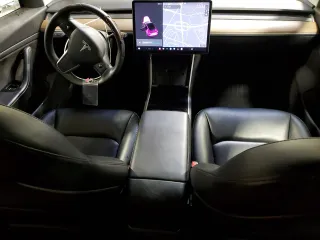 2019 Tesla Model 3 Mid Range z VIN 5YJ3E1EA9KF483725, wystawiony jako Copart lot #42035435 z przebiegiem 43 340 mil mil oraz Czysty tytuł • Clean title. Historia ofert i sprzedaży dostępna na DreamBid. Obrazek 8.