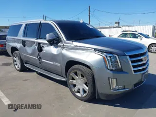 2020 Cadillac Escalade ESV Luxury z VIN 1GYS3HKJ3LR224930, wystawiony jako IAAI lot #41654319 z przebiegiem 116 078 mil mil oraz . Historia ofert i sprzedaży dostępna na DreamBid. Obrazek 1.