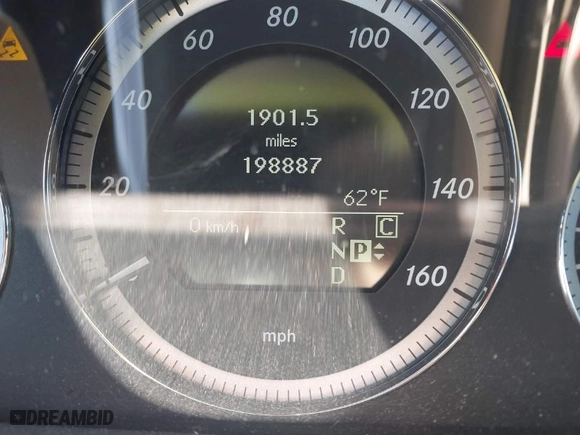 2010 Mercedes-Benz E-Class E 350 Luxury with VIN WDDHF8HB2AA144382, listed as a IAAI auction lot 40942440 with 198,887 mi miles. Bid and sale history available at carsss.com. Image 7.
