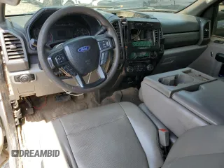 2018 Ford F-350 XL z VIN 1FT8X3BT7JEB52854, wystawiony jako Copart lot #54009315 z przebiegiem 155 297 mil mil oraz Szkody całkowita. Historia ofert i sprzedaży dostępna na DreamBid. Obrazek 8.