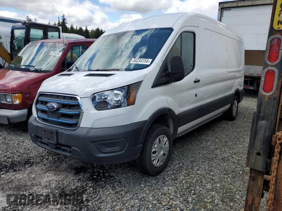 2023 Ford E-Transit Cargo z VIN 1FTBW9CK3PKA78425, wystawiony jako Copart lot #56234154 z przebiegiem 6961 mil mil oraz Szkody całkowita. Historia ofert i sprzedaży dostępna na DreamBid. Obrazek 1.