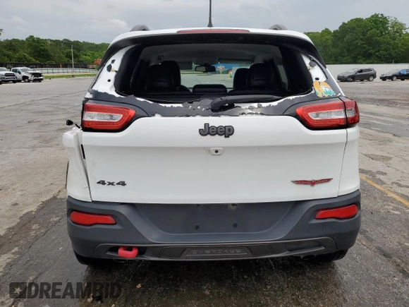 2017 Jeep Cherokee Trailhawk z VIN 1C4PJMBS3HW569628, wystawiony jako Copart lot #57105855 z przebiegiem 127 637 mil mil oraz Szkoda całkowita • Salvage title. Historia ofert i sprzedaży dostępna na DreamBid. Obrazek 6.