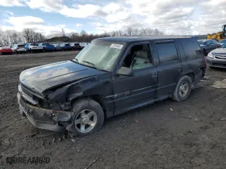 2000 Chevrolet Tahoe Limited with VIN 1GNEC13R6YR111843, listed as a Copart auction lot 47264665 with 287,666 mi miles and Salvage Title. Bid and sale history available at carsss.com. Image 1.