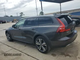 2025 Volvo V60 Plus z VIN YV4L12WK3S2149179, wystawiony jako Copart lot #60921275 z przebiegiem 609 mil mil oraz Czysty tytuł • Clean title. Historia ofert i sprzedaży dostępna na DreamBid. Obrazek 2.