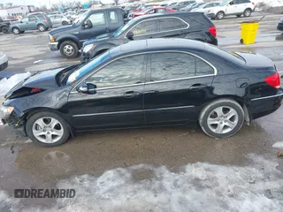 2008 Acura RL Tech Pkg with VIN JH4KB16608C001517, listed as a IAAI auction lot 41305313 with 220,509 mi miles. Bid and sale history available at carsss.com. Image 14.