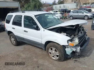 2004 Ford Escape XLT with VIN 1FMYU03134KA80217, listed as a IAAI auction lot 41672764 with 184,601 mi miles. Bid and sale history available at carsss.com. Image 1.