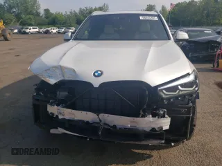 2022 BMW X5 xDrive40i z VIN 5UXCR6C02N9M50266, wystawiony jako Copart lot #56545385 z przebiegiem 13 697 mil mil oraz Szkoda całkowita • Salvage title. Historia ofert i sprzedaży dostępna na DreamBid. Obrazek 5.