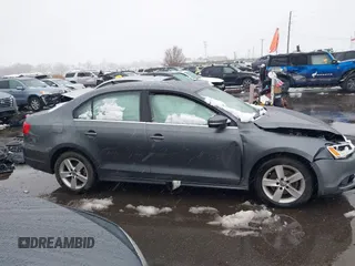 2014 Volkswagen Jetta TDI w/Premium/Nav с VIN 3VWLL7AJ4EM332920, выставлен на аукционе IAAI как лот 41630948 с пробегом 148 754 миль миль и . История ставок и продаж доступна на DreamBid. Изображение 13.
