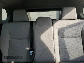 2022 Toyota Corolla Cross LE z VIN 7MUCAAAG0NV034364, wystawiony jako Copart lot #54845725 z przebiegiem 28 200 mil mil oraz Szkody całkowita. Historia ofert i sprzedaży dostępna na DreamBid. Obrazek 10.