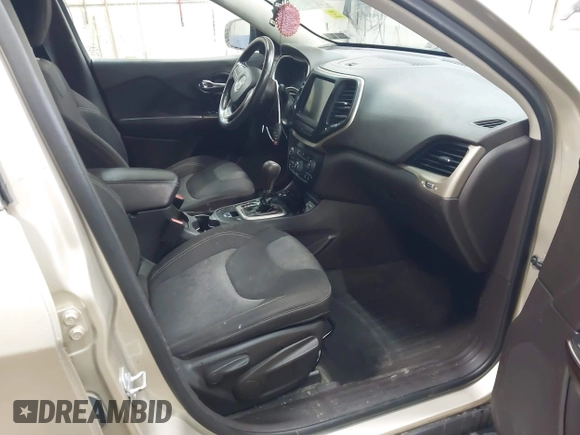 2014 Jeep Cherokee Latitude z VIN 1C4PJMCB0EW291782, wystawiony jako IAAI lot #42124092 z przebiegiem 170 265 mil mil oraz . Historia ofert i sprzedaży dostępna na DreamBid. Obrazek 5.
