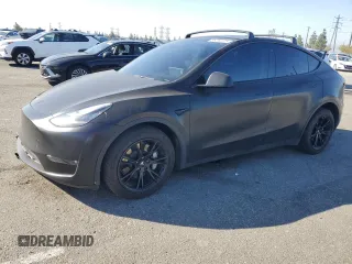 2021 Tesla Model Y Long Range z VIN 5YJYGDEE7MF304590, wystawiony jako Copart lot #56255175 z przebiegiem 41 352 mil mil oraz Szkoda całkowita • Salvage title. Historia ofert i sprzedaży dostępna na DreamBid. Obrazek 1.