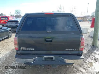 2004 Chevrolet Silverado 2500 LT z VIN 1GCGK23U84F146779, wystawiony jako IAAI lot #41816441 z przebiegiem 163 631 mil mil oraz . Historia ofert i sprzedaży dostępna na DreamBid. Obrazek 16.