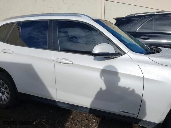 2013 BMW X1 28i with VIN WBAVM1C53DVW45884, listed as a IAAI auction lot 41750396 with 143,287 mi miles. Bid and sale history available at carsss.com. Image 14.