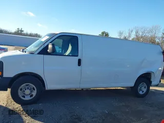 2014 Chevrolet Express Cargo Van with VIN 1GCWGGBA6E1122934, listed as a IAAI auction lot 40999693 with 194,565 mi miles. Bid and sale history available at carsss.com. Image 14.