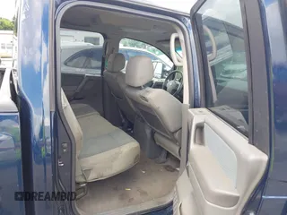 2007 Nissan Titan SE z VIN 1N6BA07B77N214250, wystawiony jako IAAI lot #42514141 z przebiegiem 184 576 mil mil oraz . Historia ofert i sprzedaży dostępna na DreamBid. Obrazek 8.