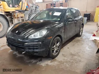 2014 Porsche Cayenne Diesel with VIN WP1AF2A27ELA31605, listed as a IAAI auction lot 41391161 with 299,774 mi miles. Bid and sale history available at carsss.com. Image 17.