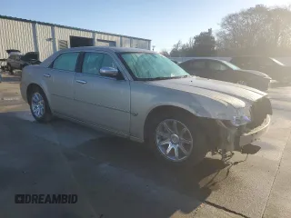2006 Chrysler 300 C z VIN 2C3LA63H26H408619, wystawiony jako Copart lot #43429815 z przebiegiem 228 355 mil mil oraz Szkoda całkowita • Salvage title. Historia ofert i sprzedaży dostępna na DreamBid. Obrazek 4.