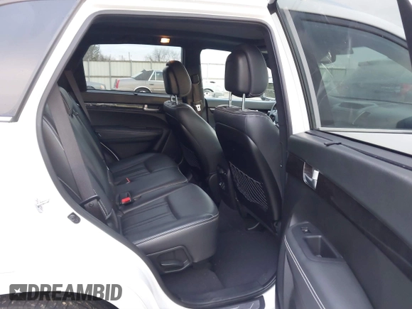 2014 Kia Sorento SX with VIN 5XYKW4A70EG451120, listed as a IAAI auction lot 41309727 with 106,262 mi miles. Bid and sale history available at carsss.com. Image 8.