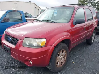 2007 Ford Escape Limited with VIN 1FMYU94127KB58591, listed as a IAAI auction lot 41563492 with 117,101 mi miles. Bid and sale history available at carsss.com. Image 2.