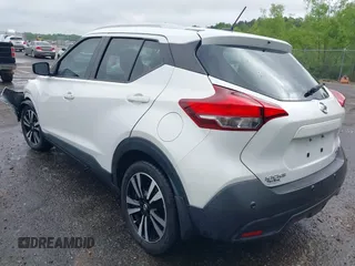 2020 Nissan Kicks SV z VIN 3N1CP5CV6LL479855, wystawiony jako IAAI lot #42112672 z przebiegiem 32 917 mil mil oraz . Historia ofert i sprzedaży dostępna na DreamBid. Obrazek 3.