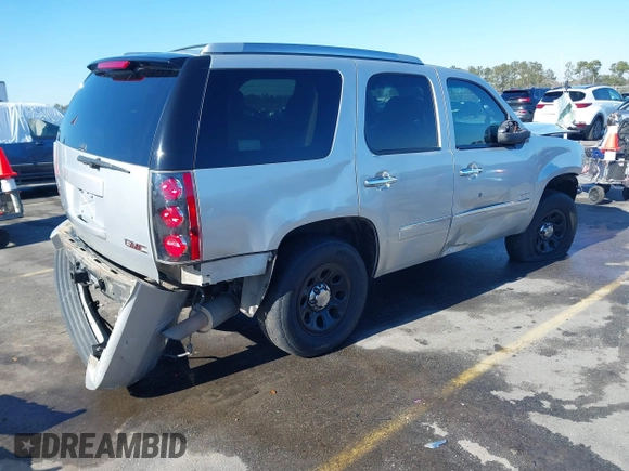 2011 GMC Yukon Denali with VIN 1GKS2EEF8BR346281, listed as a IAAI auction lot 41224127 with 264,311 mi miles. Bid and sale history available at carsss.com. Image 4.