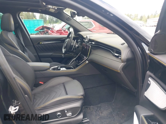 2023 Maserati Grecale Modena z VIN ZN682AVM0P7438449, wystawiony jako IAAI lot #42194029 z przebiegiem Nie podano mil oraz . Historia ofert i sprzedaży dostępna na DreamBid. Obrazek 5.