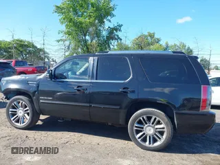 2012 Cadillac Escalade Premium z VIN 1GYS4CEF4CR201082, wystawiony jako IAAI lot #42296268 z przebiegiem 180 791 mil mil oraz . Historia ofert i sprzedaży dostępna na DreamBid. Obrazek 15.
