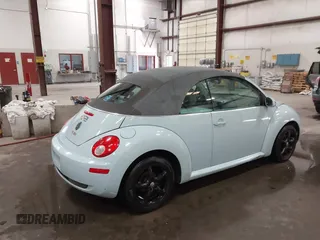 2006 Volkswagen Beetle z VIN 3VWRF31Y26M310844, wystawiony jako IAAI lot #42192356 z przebiegiem 120 740 mil mil oraz . Historia ofert i sprzedaży dostępna na DreamBid. Obrazek 4.