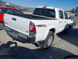 2014 Toyota Tacoma with VIN 5TFLU4EN1EX103052, listed as a IAAI auction lot 41653270 with 121,656 mi miles. Bid and sale history available at carsss.com. Image 4.