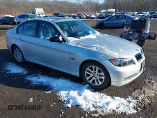 2007 BMW 3 Series 328i z VIN WBAVA33547PG51418, wystawiony jako IAAI lot #41394142 z przebiegiem 229 616 mil mil oraz . Historia ofert i sprzedaży dostępna na DreamBid. Obrazek 1.