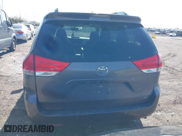 2014 Toyota Sienna XLE z VIN 5TDYK3DC4ES493852, wystawiony jako IAAI lot #42096495 z przebiegiem 145 943 mil mil oraz . Historia ofert i sprzedaży dostępna na DreamBid. Obrazek 16.