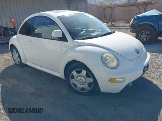 2000 Volkswagen Beetle GLS z VIN 3VWCC21C1YM445314, wystawiony jako IAAI lot #42396409 z przebiegiem 185 758 mil mil oraz . Historia ofert i sprzedaży dostępna na DreamBid. Obrazek 1.