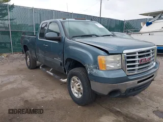 2007 GMC Sierra 2500HD SLT z VIN 1GTHK29667E545049, wystawiony jako IAAI lot #42163553 z przebiegiem 246 452 mil mil oraz . Historia ofert i sprzedaży dostępna na DreamBid. Obrazek 1.