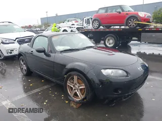 2006 Mazda MX-5 Miata Grand Touring z VIN JM1NC25F260113303, wystawiony jako IAAI lot #40954191 z przebiegiem 115 005 mil mil oraz . Historia ofert i sprzedaży dostępna na DreamBid. Obrazek 1.